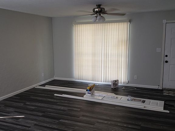 Open concept living room / kitchen