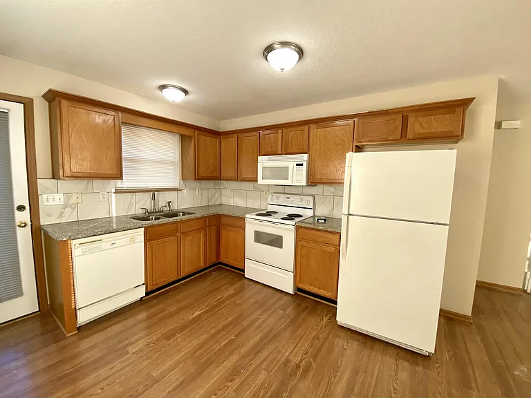 Mission Road - Harrisonville - 902 — Photo 3
