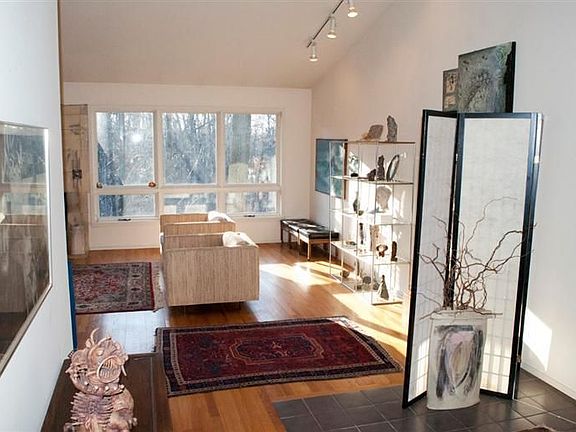4th image of 361 Lake Park Ln
