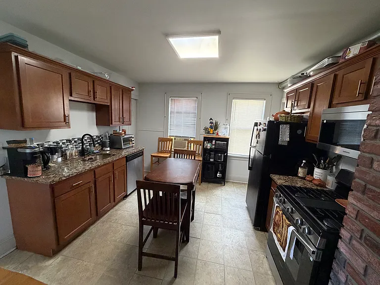 68 Beardsley Park Ter #1 — Photo 1