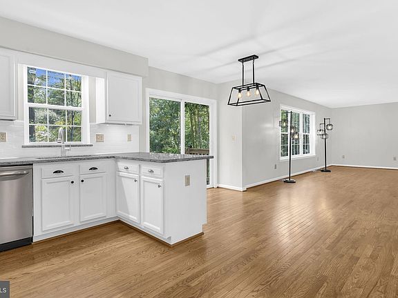 3rd image of 1158 Ontario Ct