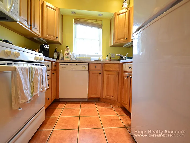 190 Lake Shore Rd #1 — Photo 2