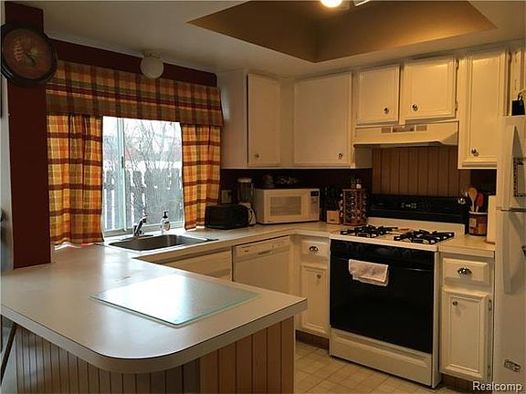 4th image of 3389 Burbank Dr
