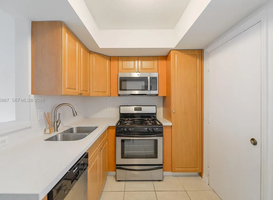 2 bed, 980 sqft, $2,200 — Photo 4