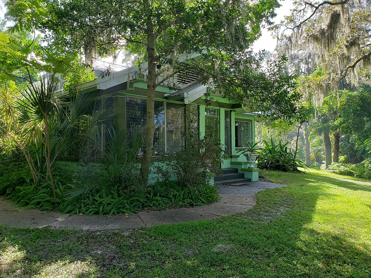 Building Photo - 880 Spiller St