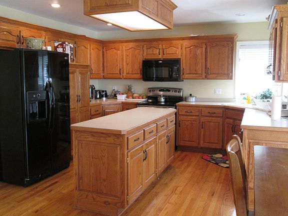 5th image of 4606 Manor Dr