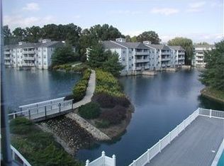 2007 Waters Edge Dr, Newark, DE 19702