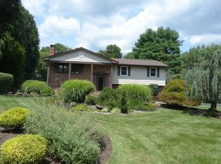 14 Seymour Dr, New City, NY 10956