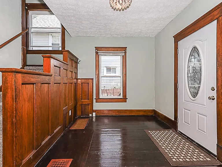 275 E York St — Photo 10