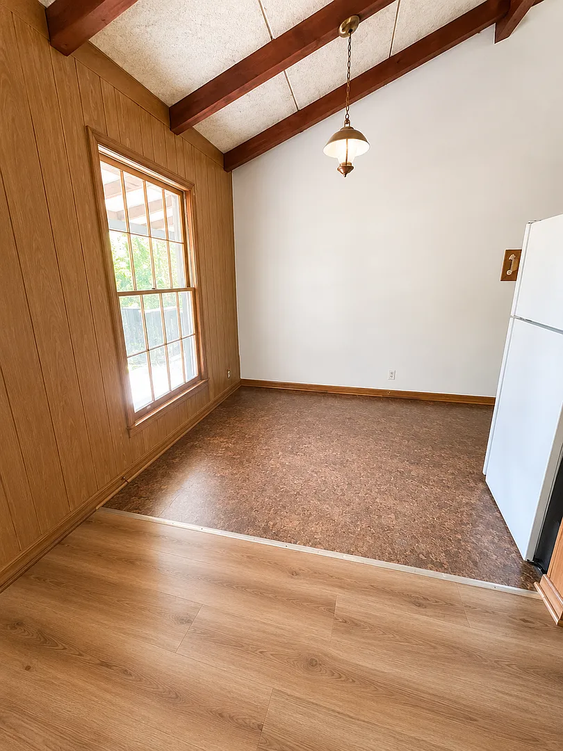 Willow Creek Apartments (207 Audubon Dr) — Photo 4