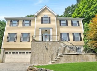370 Bear Ridge Rd, Pleasantville, NY 10570
