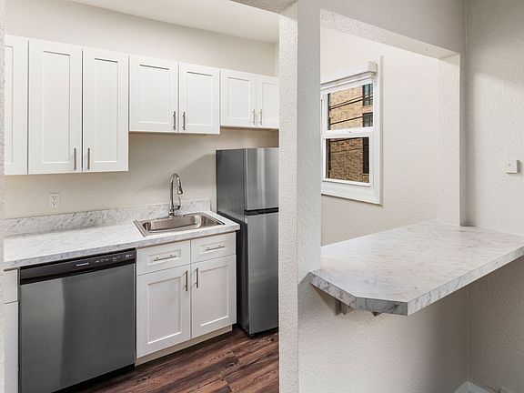 5th image of 527 Eastlake Ave E APT 8