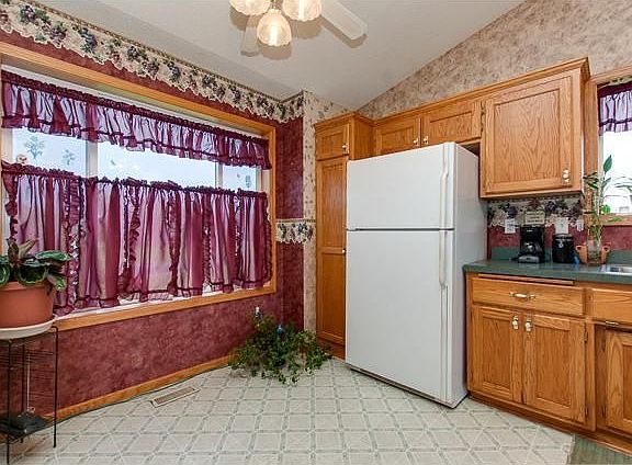 4th image of 19622 Jamestown St NE