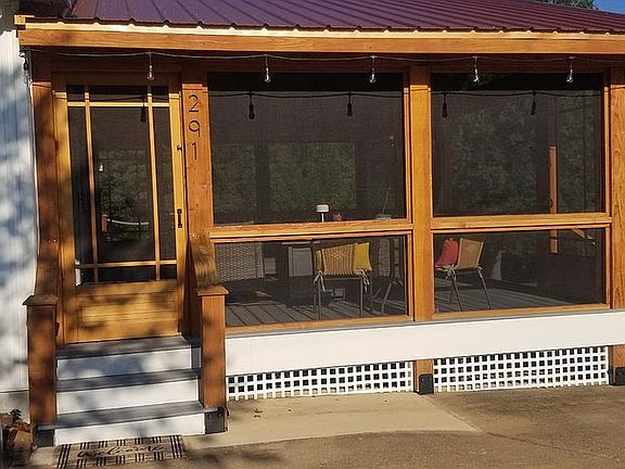 Screened-in Porch