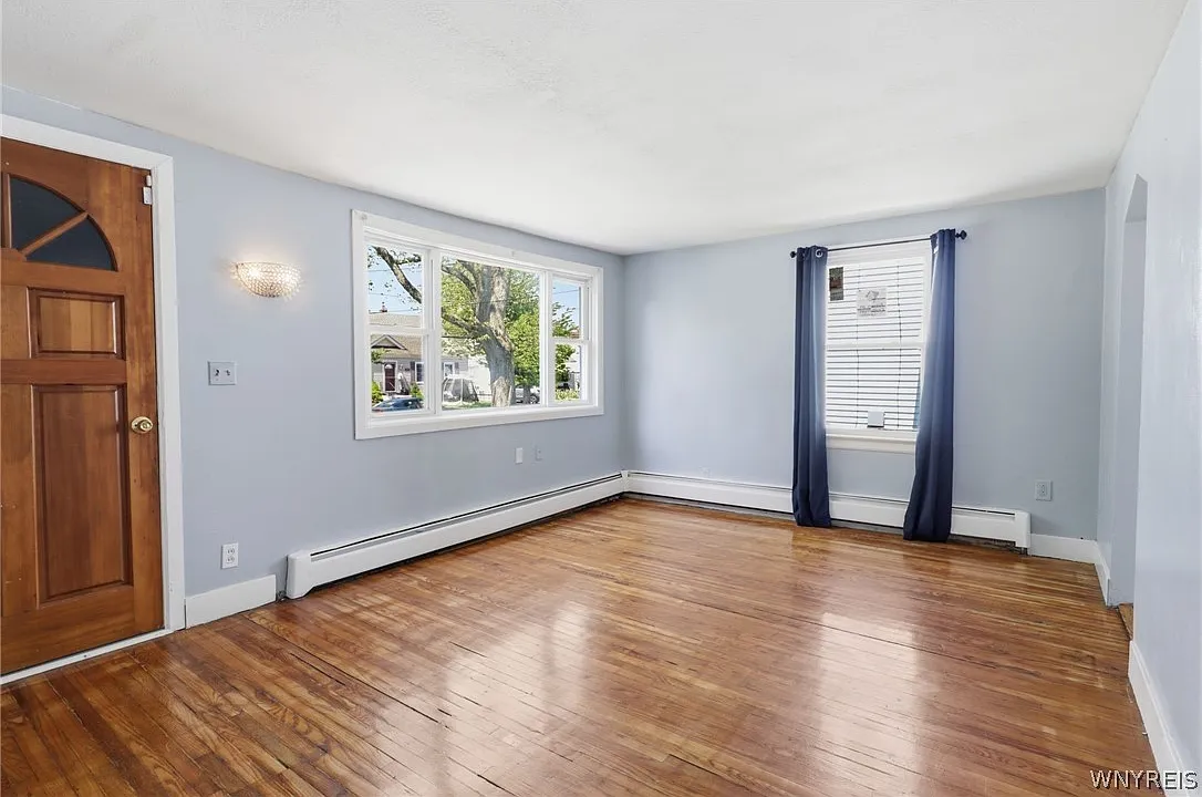 4 bed, 1.0 bath, 1225 sqft, $1,500 — Photo 4