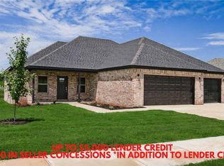 2013 Dobbs St, Pea Ridge, AR 72751