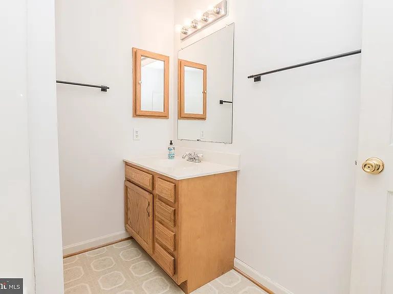 28 Roger Ct — Photo 13