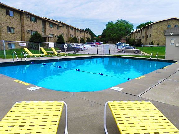 2nd image of 2032 9th St APT 13