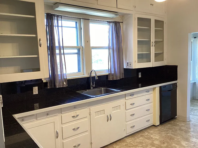327 Grant St — Photo 10