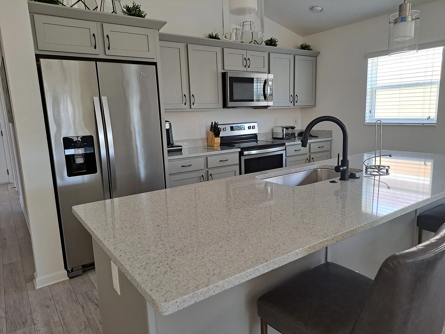 3 bed, 1738 sqft, $3,000 — Photo 2