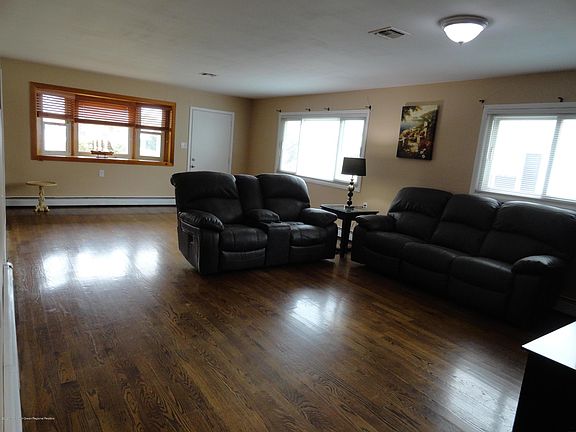 5th image of 36 Harrington Dr S