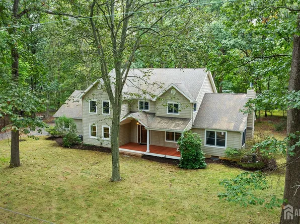 119 Lindy Ln, Lincroft, NJ 07738