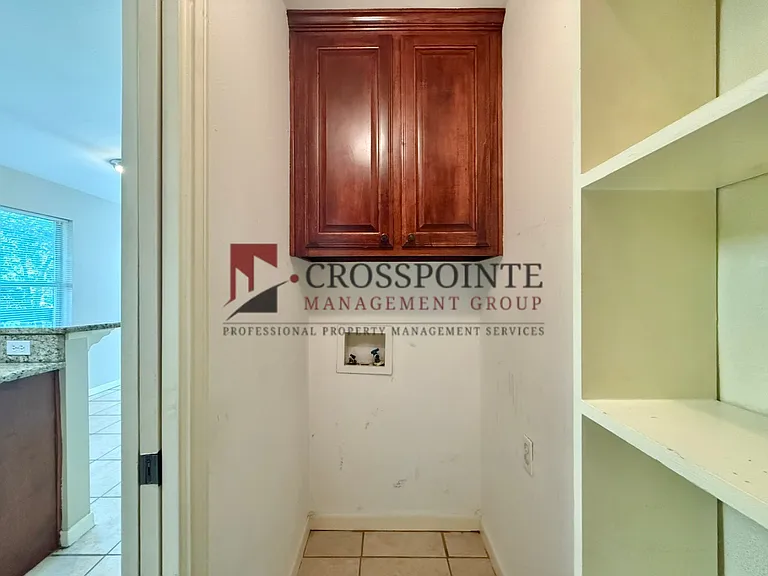 West 25th Street 825 Duplex — Photo 7