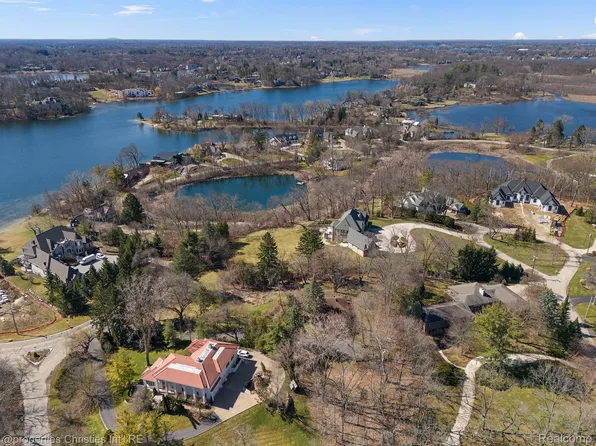 1266 Club Dr, Bloomfield Hills, MI 48302