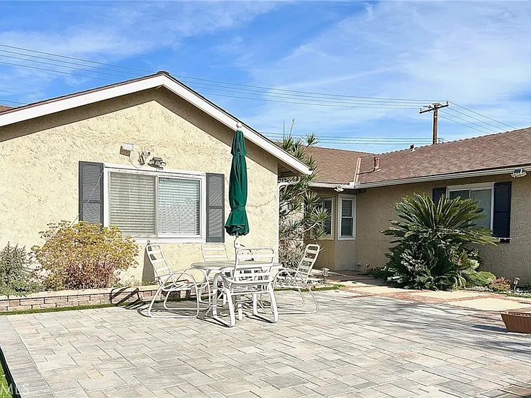 6131 Glenwood Dr — Photo 2