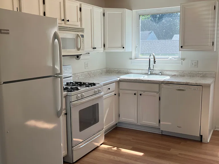 670 Selma Ave — Photo 11
