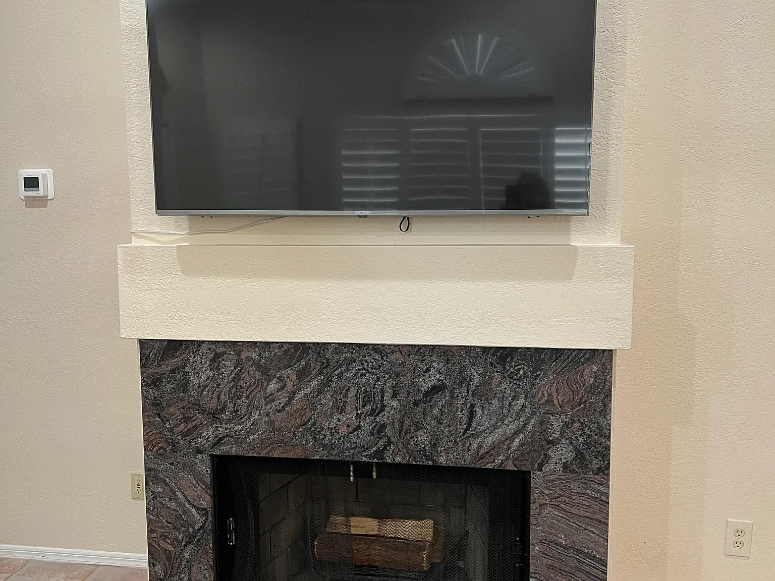 2 bed, 1012 sqft, $3,300 — Photo 3