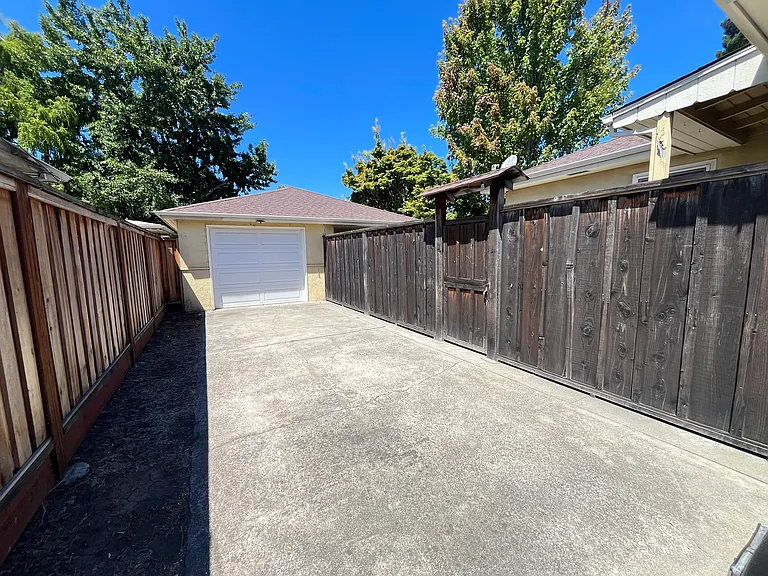 231 Jean Dr — Photo 11