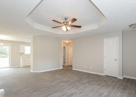 2nd image of 2406 Avenue