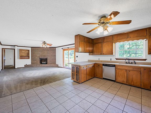 5th image of 2876 Three Notch Rd