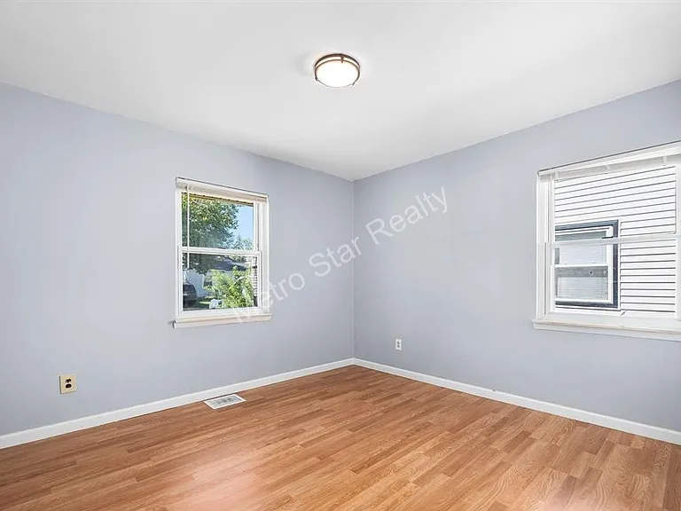 23084 Pilgrim Ave — Photo 15