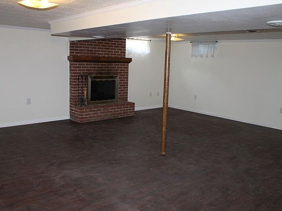 5th image of 16 Lexington Dr