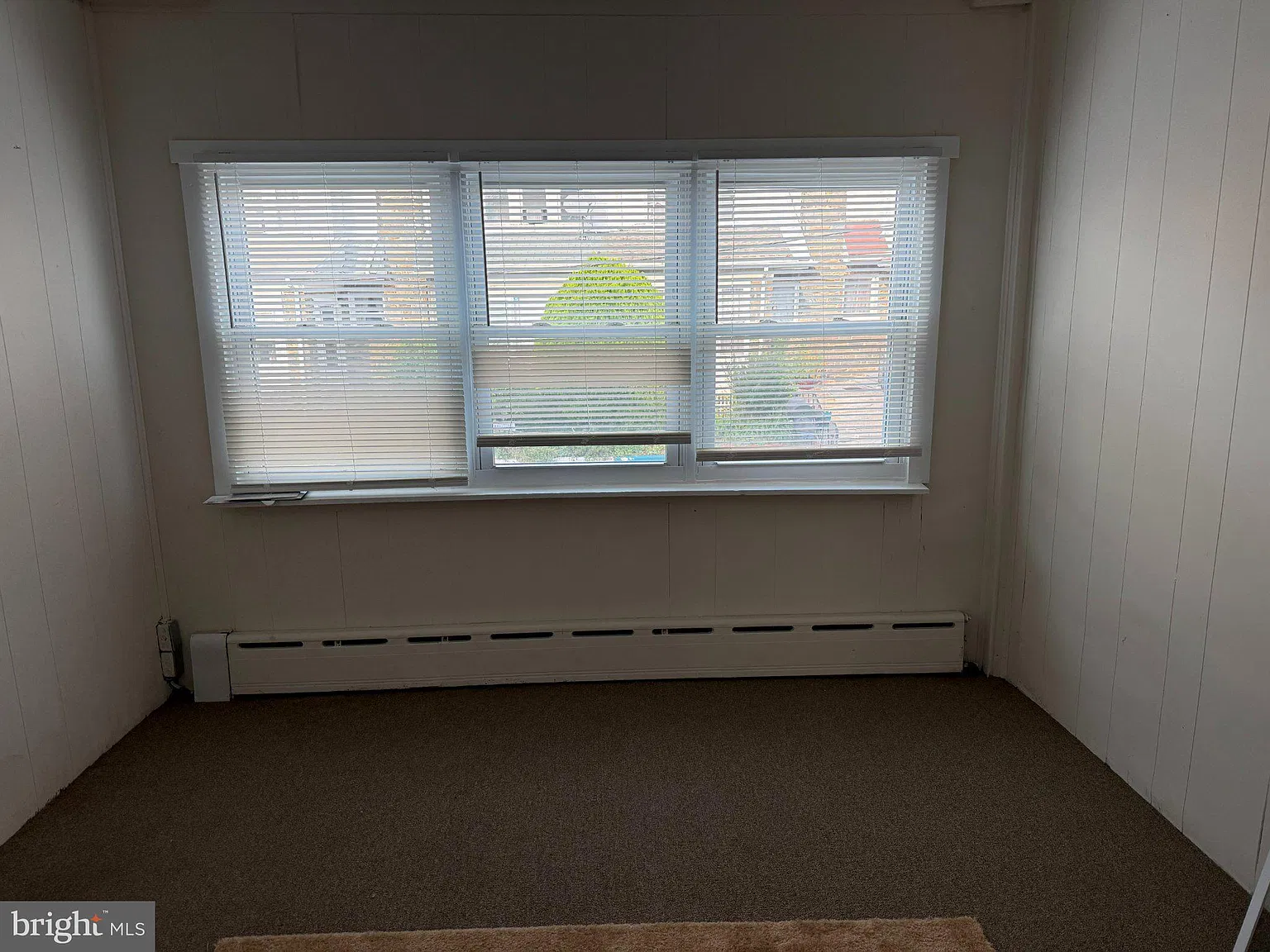 3 bed, 2.0 bath, 1360 sqft, $2,000 — Photo 2