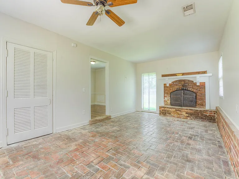 1261 W Perkins Rd — Photo 8