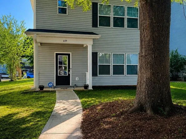 609 N Mulberry St, Statesville, NC 28677