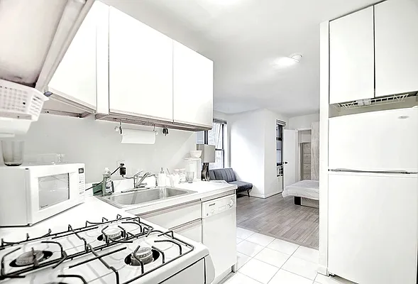 Rented by Urbane Brokerage | media 6