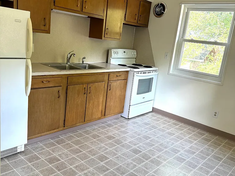 1769 Burbank Rd #3 — Photo 8