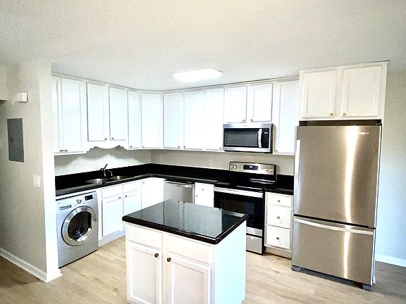 4th image of 102 N Lakeside Dr APT 7