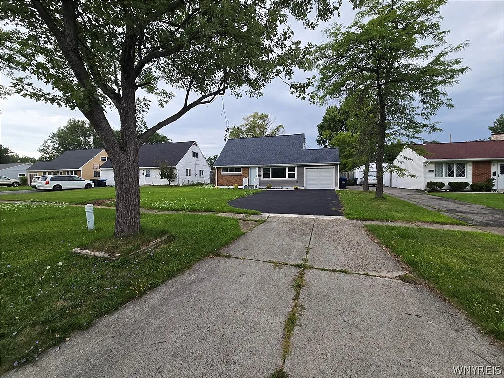 4 bed, 2.0 bath, 1287 sqft, $2,400 — Photo 2