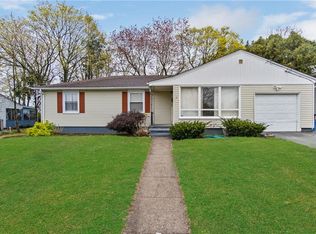 4 Spring Hill Dr, Johnston, RI 02919