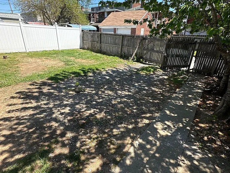 662 York St — Photo 27