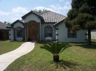 825 Sunnyvale Pl, Uvalde, TX 78801