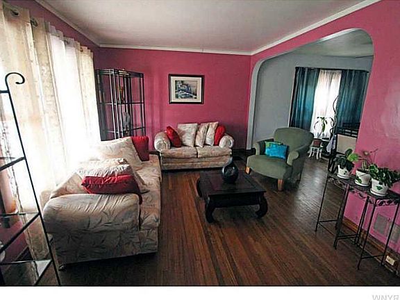 4th image of 155 Roosevelt Ave