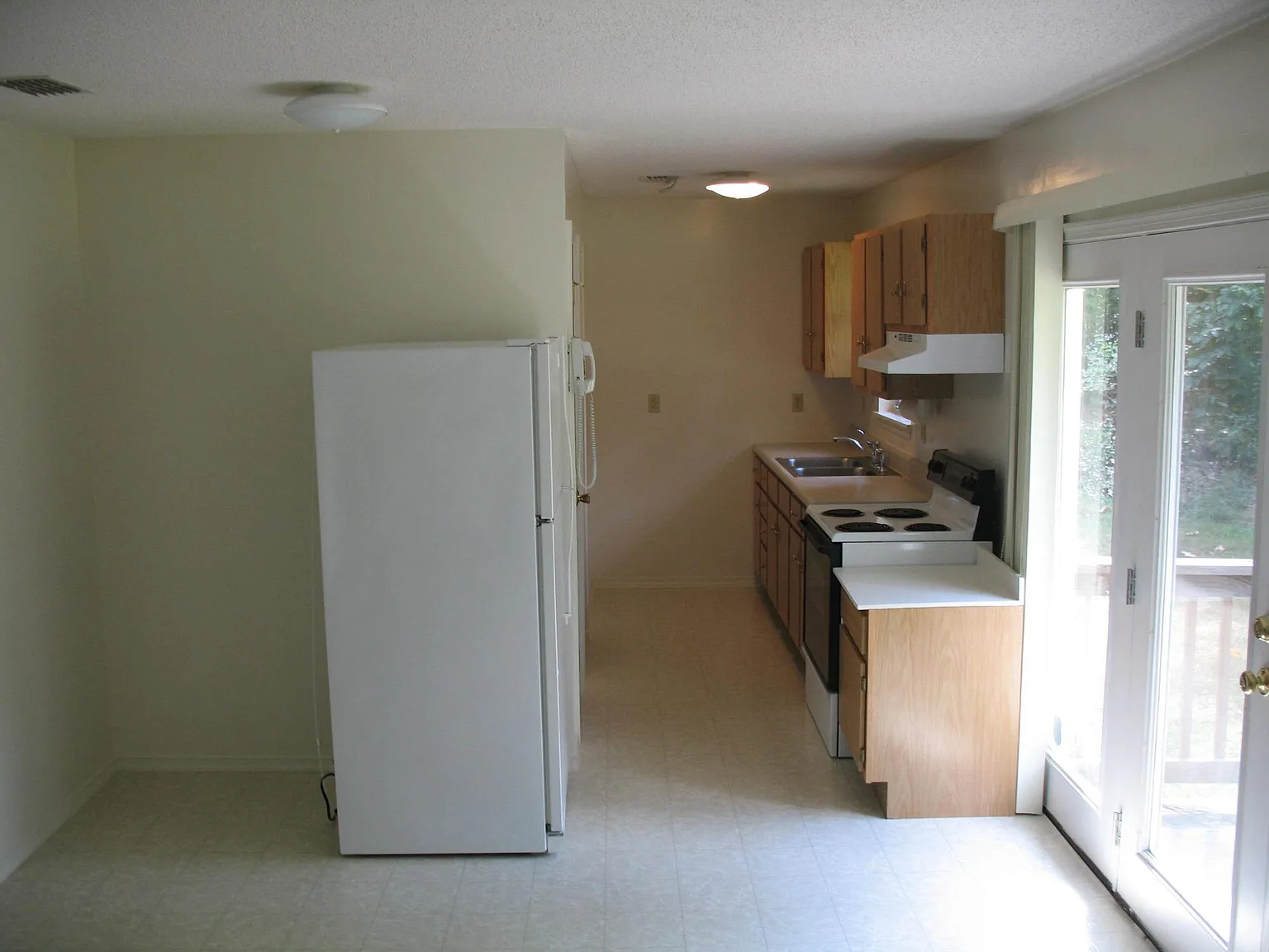 3 bed, 1600 sqft, $2,500 — Photo 4