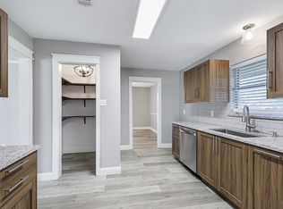 1400 Crescent Dr, Sherman, TX 75092