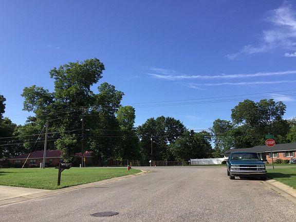 4th image of 3881 Southwood Trace Ln